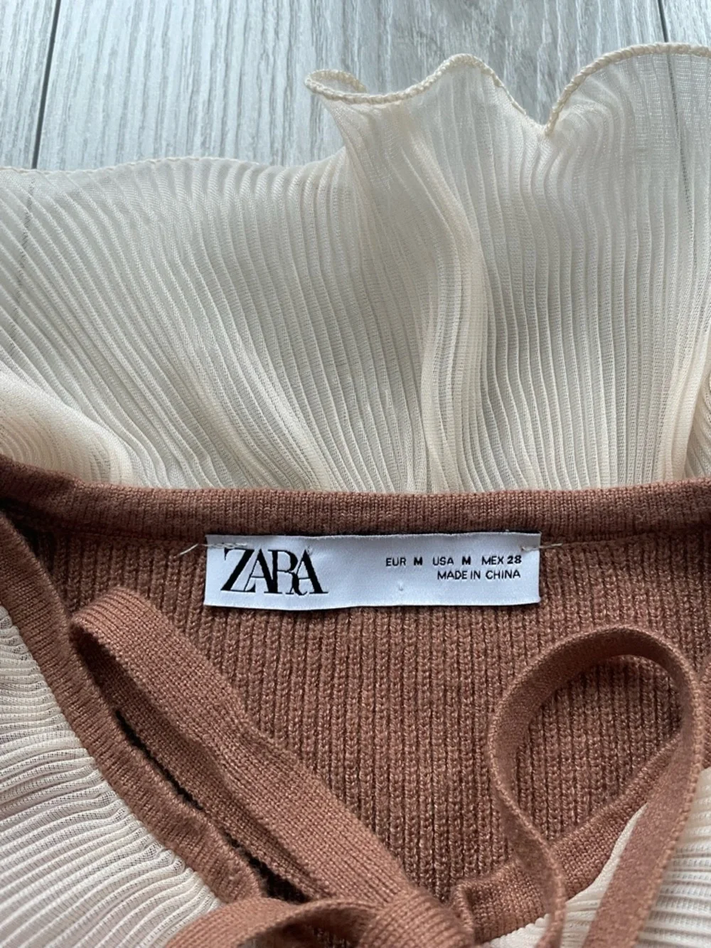DONATED - DON’T BUY Zara ruffle knit, cognac with beige ruffle, very stretchy, M - Picture 4 of 13